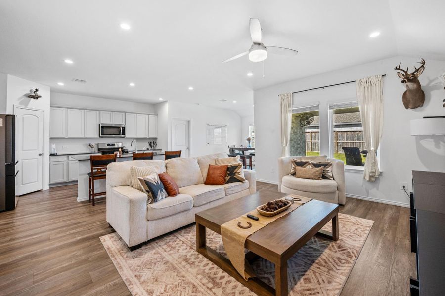Furnished interior view inside a new home in River Ranch Meadows, Dayton (Image 10).