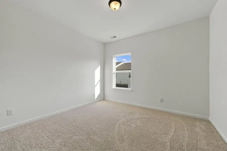 Spacious, unfurnished interior of a new home in Wilson Meadows, Clarksville (Image 10).