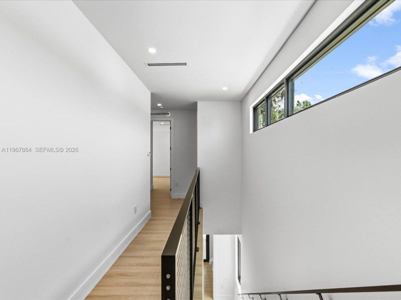 Spacious, unfurnished interior of a new home in , Miami (Image 40).