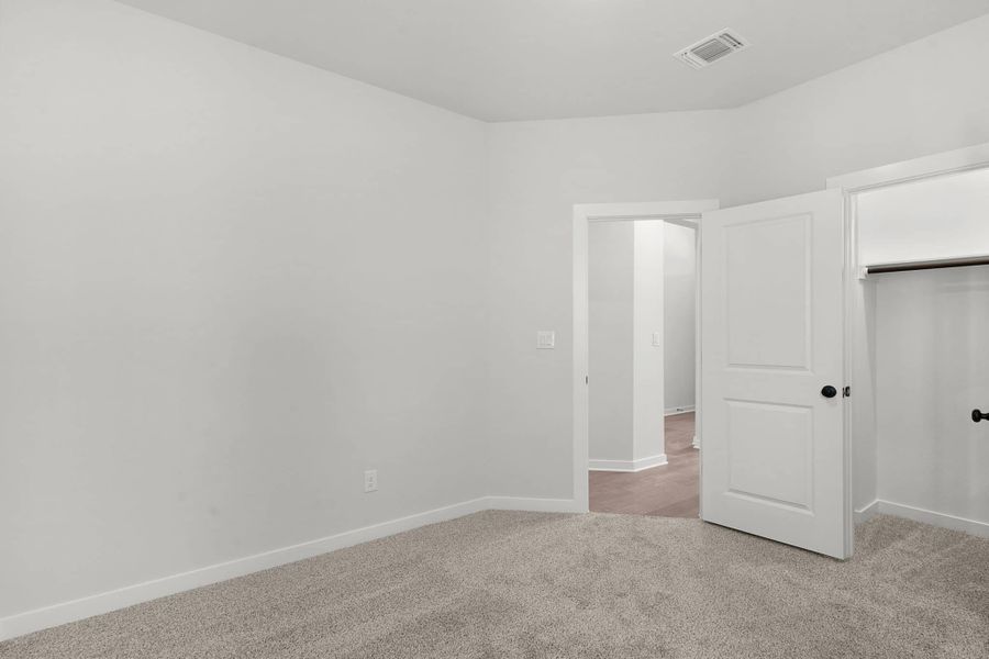 Spacious, unfurnished interior of a new home in Nolina, Georgetown (Image 38).