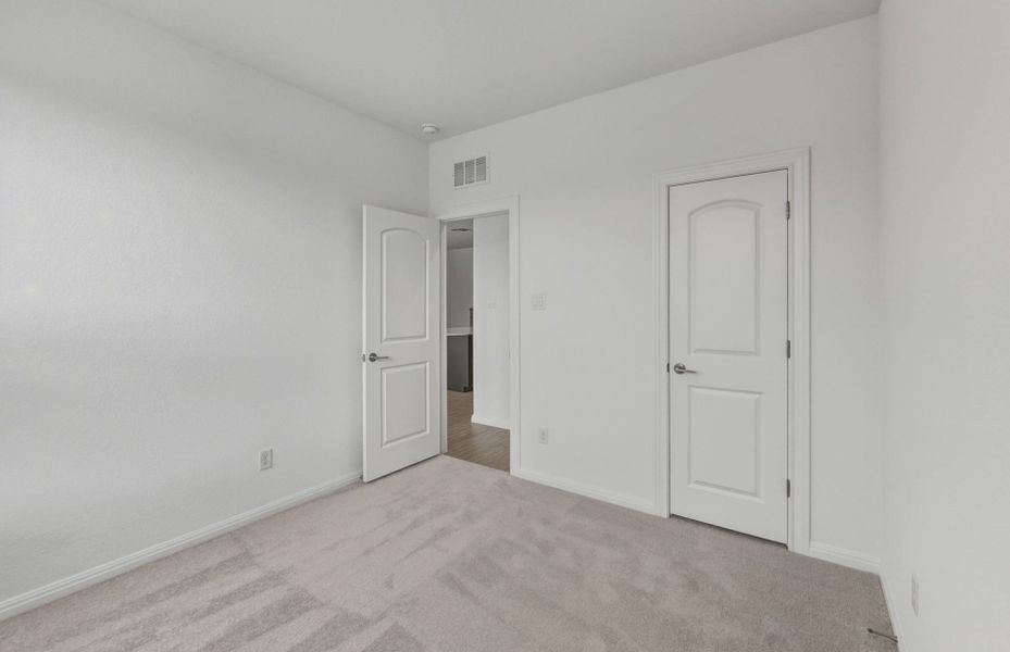 Spacious, unfurnished interior of a new home in Wolf Ranch, Georgetown (Image 13).