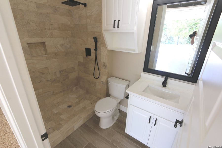 Furnished interior view inside a new home in , La Vernia (Image 6).