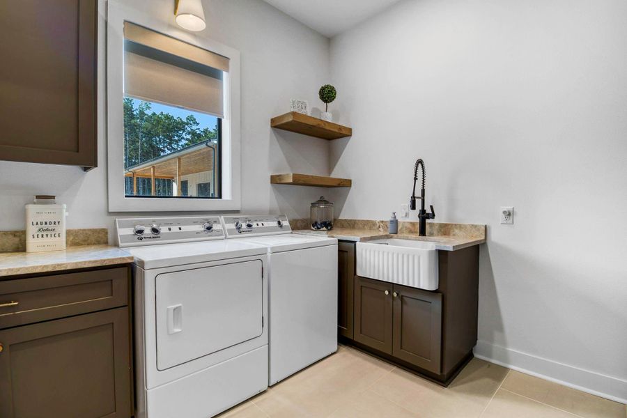 Furnished interior view inside a new home in , Onalaska (Image 12).