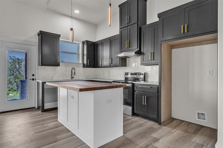 Furnished interior view inside a new home in , Rio Vista (Image 10).