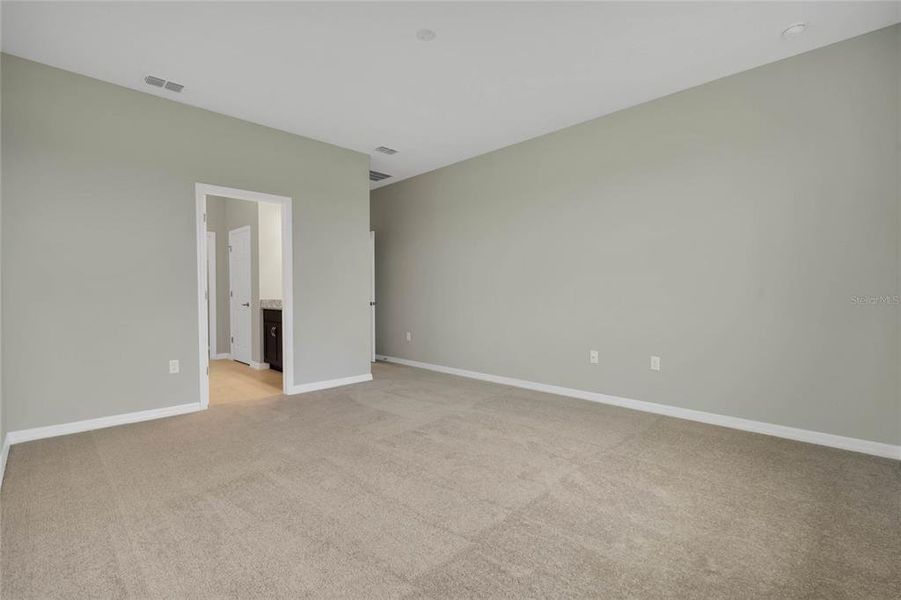 Spacious, unfurnished interior of a new home in Village at Windsor Reserve, Eagle Lake (Image 24). Spacious, unfurnished interior of a new home in Village at Windsor Reserve, Eagle Lake (Image 24).