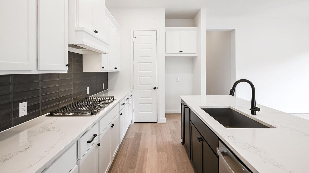 Furnished interior view inside a new home in 6 Creeks 45', Kyle (Image 10).