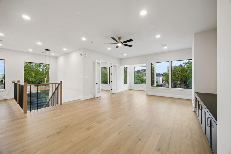 Spacious, unfurnished interior of a new home in , Bellaire (Image 21).