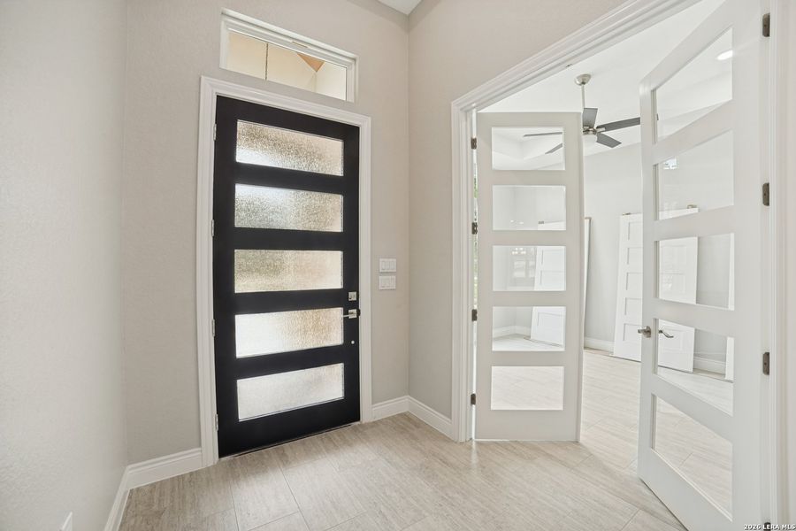 Spacious, unfurnished interior of a new home in , Natalia (Image 37).