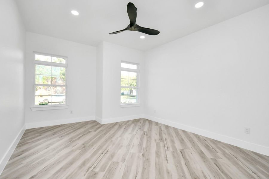 Spacious, unfurnished interior of a new home in , Rosharon (Image 21).