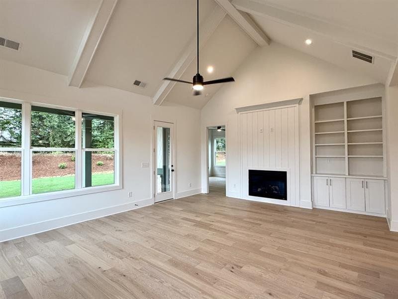 Spacious, unfurnished interior of a new home in Livingstone Park, Kennesaw (Image 33). Spacious, unfurnished interior of a new home in Livingstone Park, Kennesaw (Image 33).