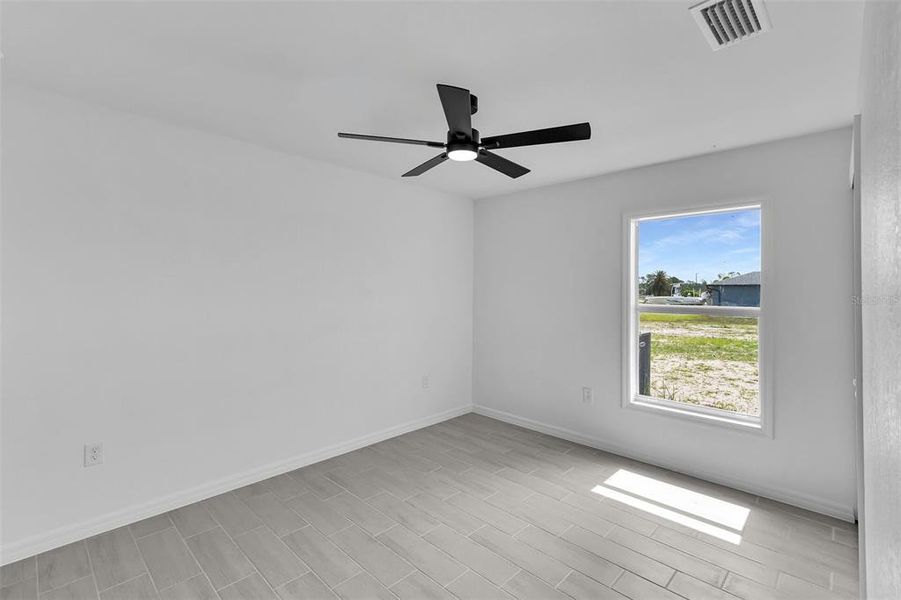Spacious, unfurnished interior of a new home in , Cape Coral (Image 25).