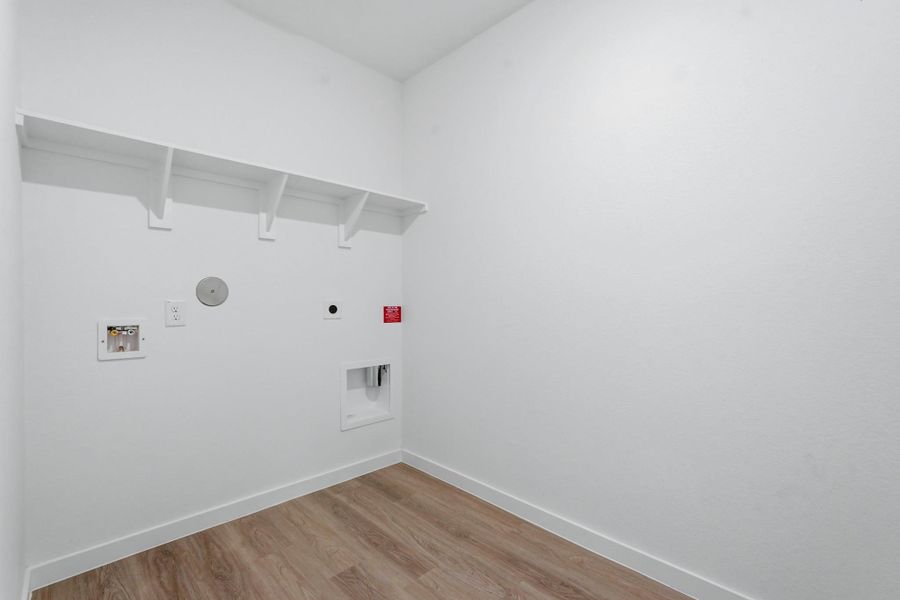 Spacious, unfurnished interior of a new home in Silverthorne, Conroe (Image 10).