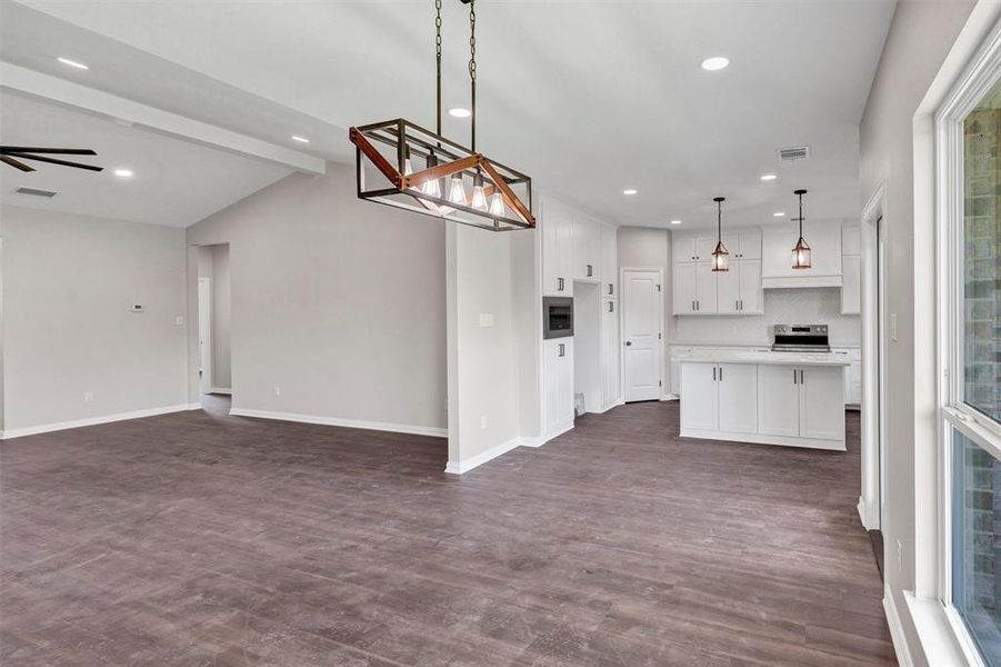 Spacious, unfurnished interior of a new home in , Mabank (Image 23). Spacious, unfurnished interior of a new home in , Mabank (Image 23).