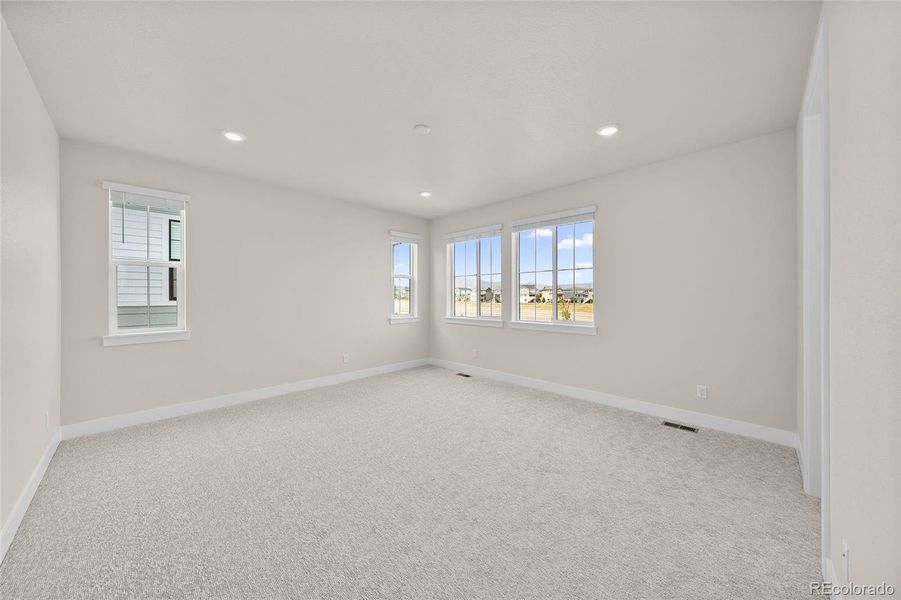Spacious, unfurnished interior of a new home in Harmony at Sterling Ranch, Littleton (Image 19).