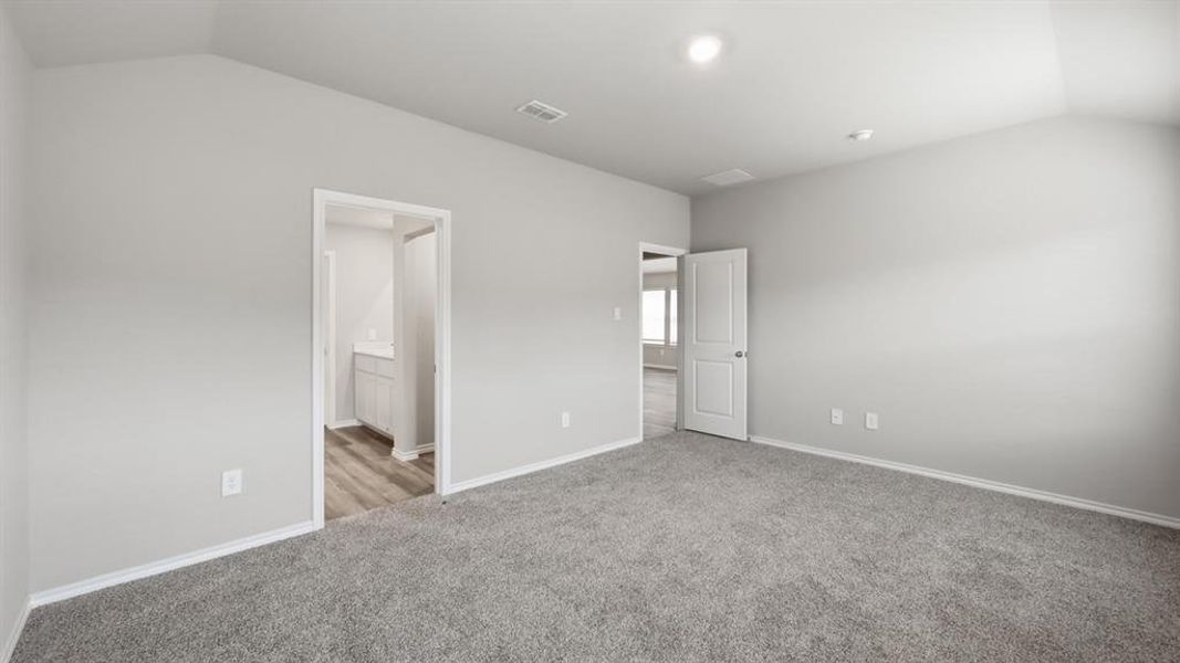 Spacious, unfurnished interior of a new home in Rock Creek West, Fort Worth (Image 19).