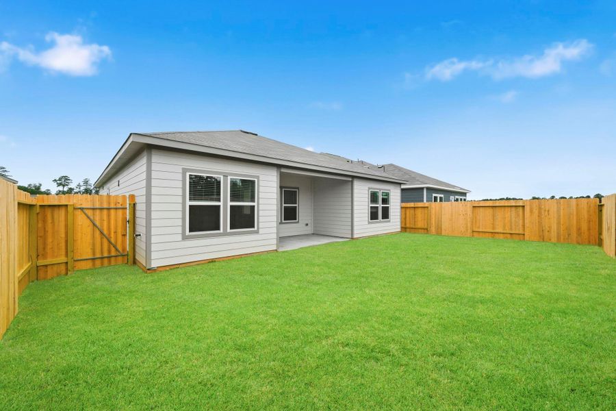 Exterior details and patio area of a home in Crockett Meadows, Conroe (Image 20).