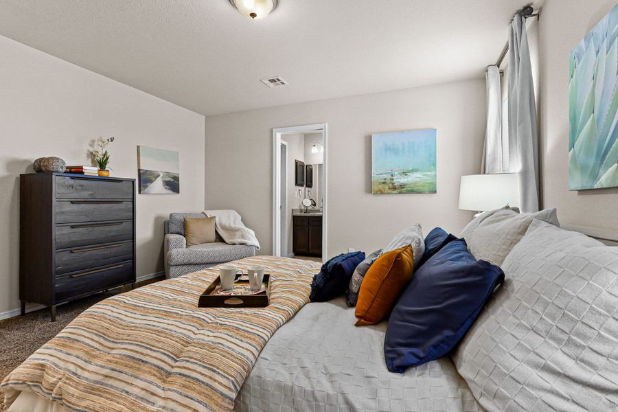 Furnished interior view inside a new home in Rancho Desierto Bello, El Paso (Image 11).
