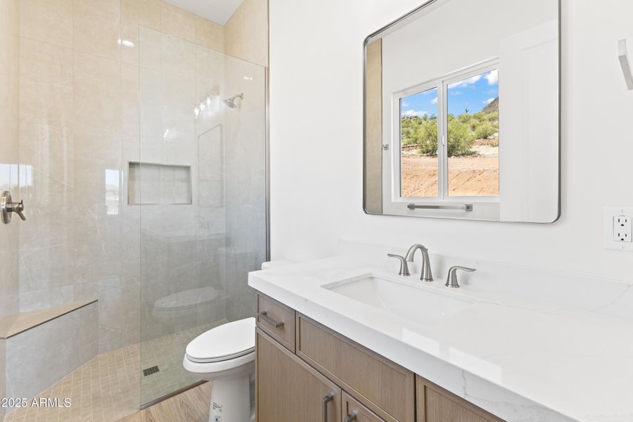 Bedroom 4 en suite Bedroom 4 en suite