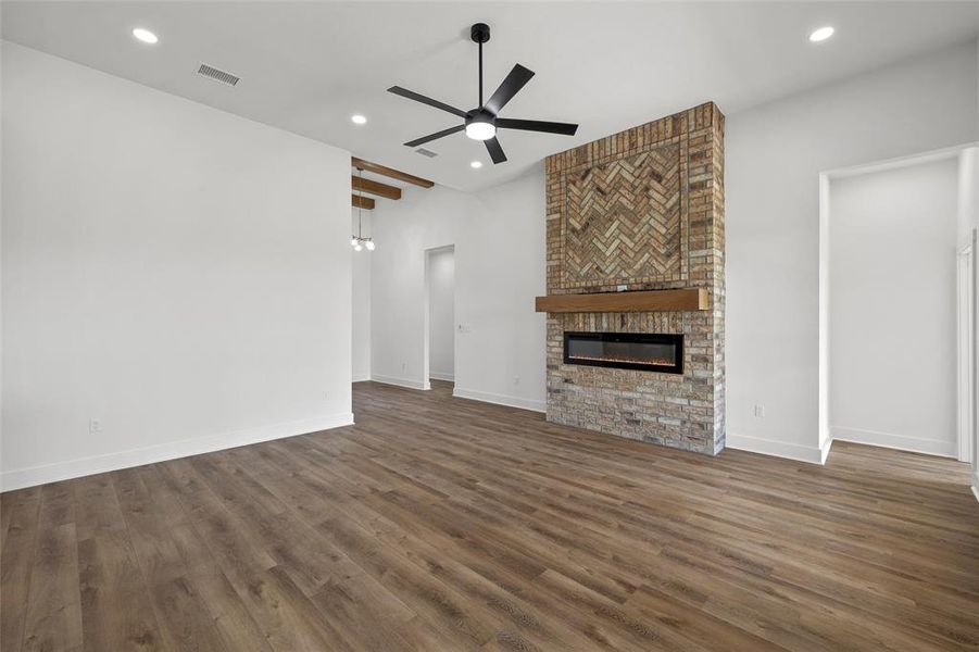 Spacious, unfurnished interior of a new home in , Hewitt (Image 21).