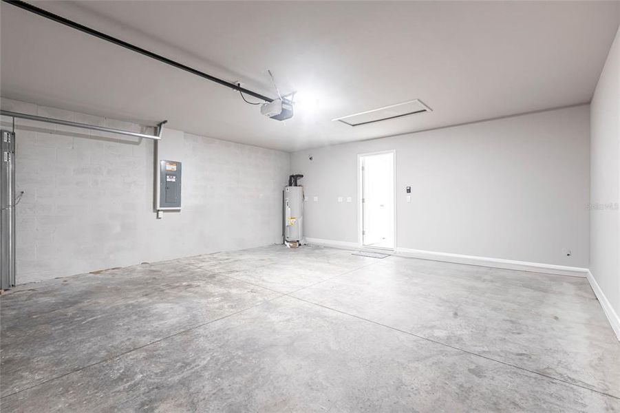 Spacious, unfurnished interior of a new home in , Port Charlotte (Image 20).
