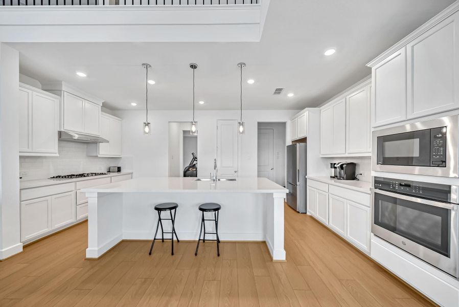 Bright & Airy Open-Concept Kitchen for Entertaining. Island and huge walk-in pantry. Bright & Airy Open-Concept Kitchen for Entertaining. Island and huge walk-in pantry.
