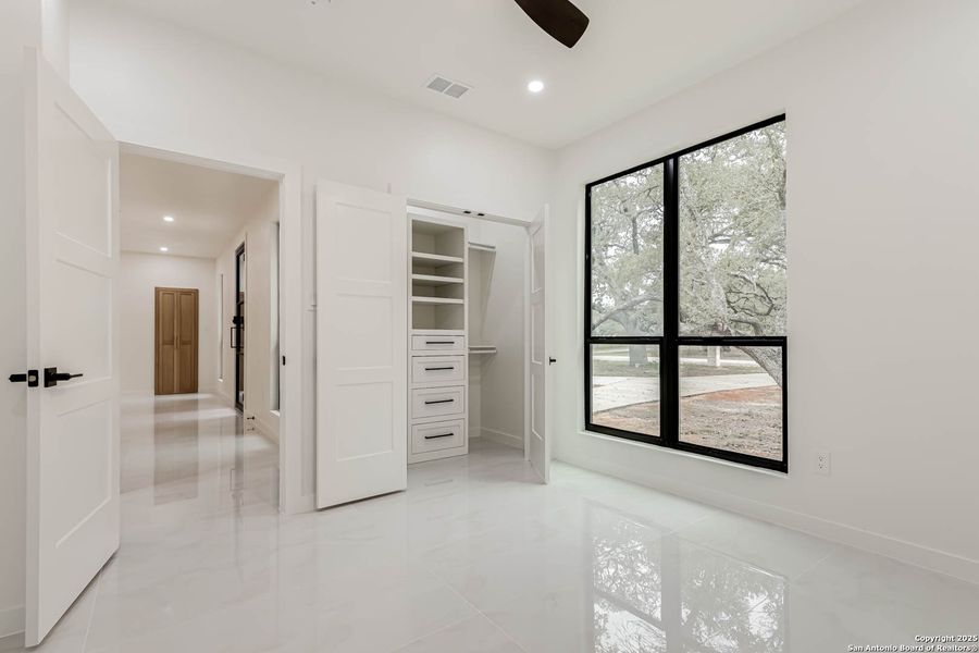 Spacious, unfurnished interior of a new home in , Floresville (Image 45).