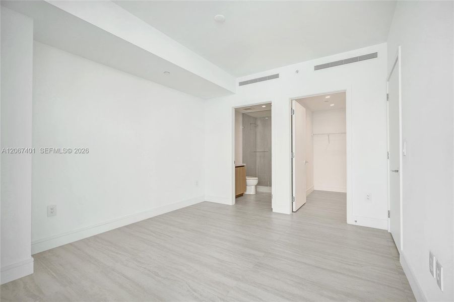 Spacious, unfurnished interior of a new home in , Miami (Image 19).