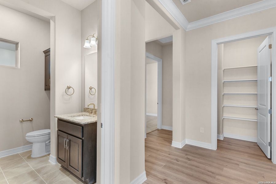 Furnished interior view inside a new home in Cibolo Crossing, Universal City (Image 8).