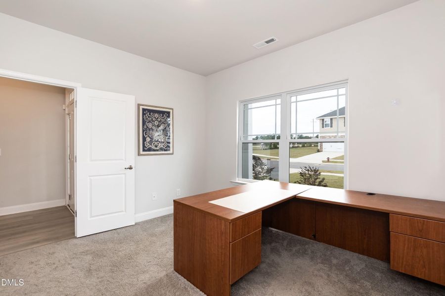 Front bedroom/Office