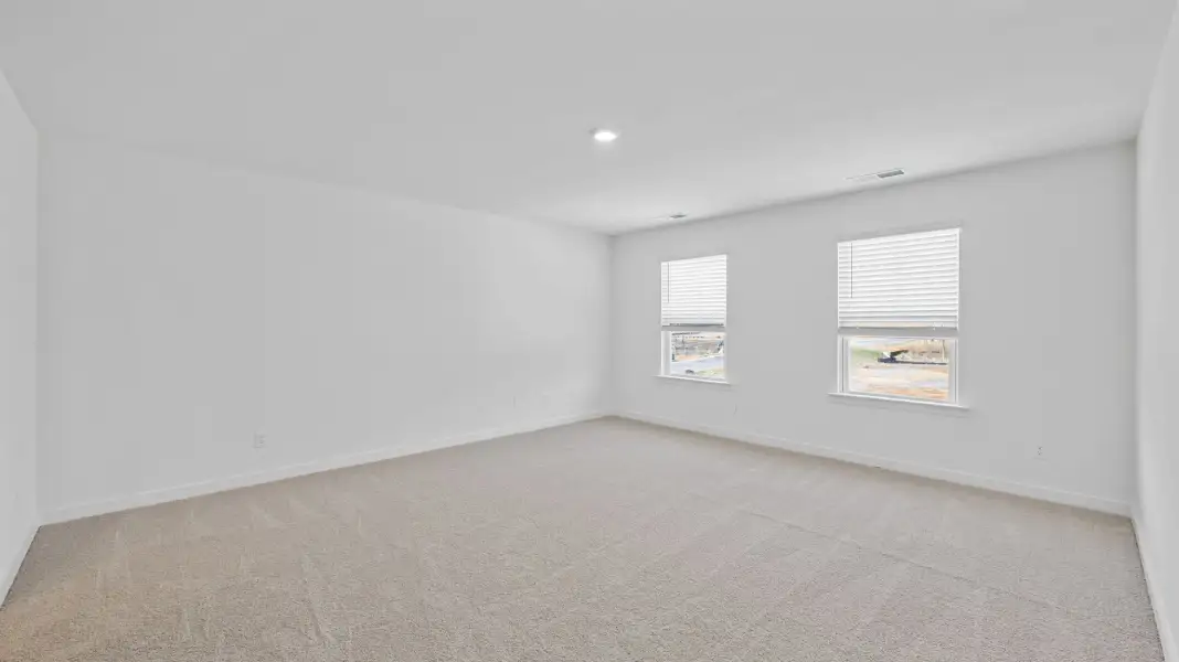 Spacious, unfurnished interior of a new home in Lone Oaks Farm, Cleveland (Image 18).