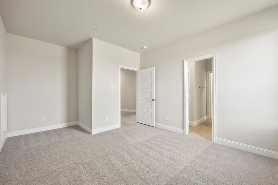 Representative unfurnished interior of a home built from the Riverdale by Windsor Homes in Ridge Pointe Estates, McLendon-Chisholm (Image 32).