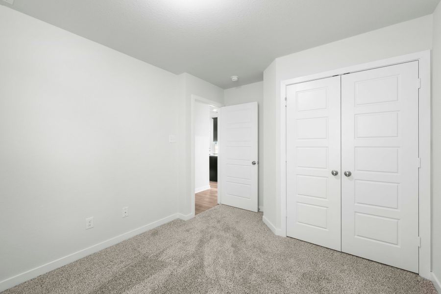 Spacious, unfurnished interior of a new home in South Fork, Waco (Image 9).