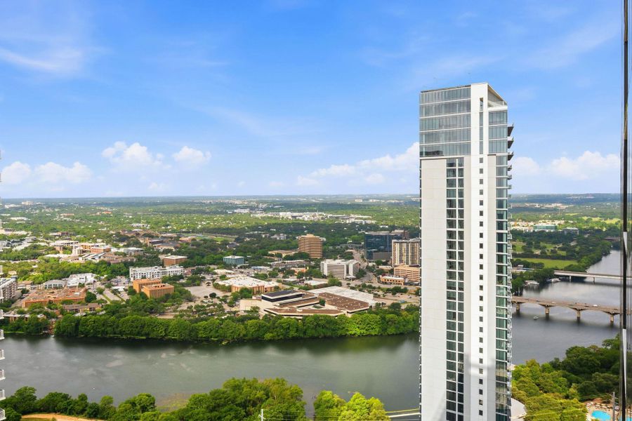 Condo located in Austin, TX showcasing its design and architecture (Image 3).