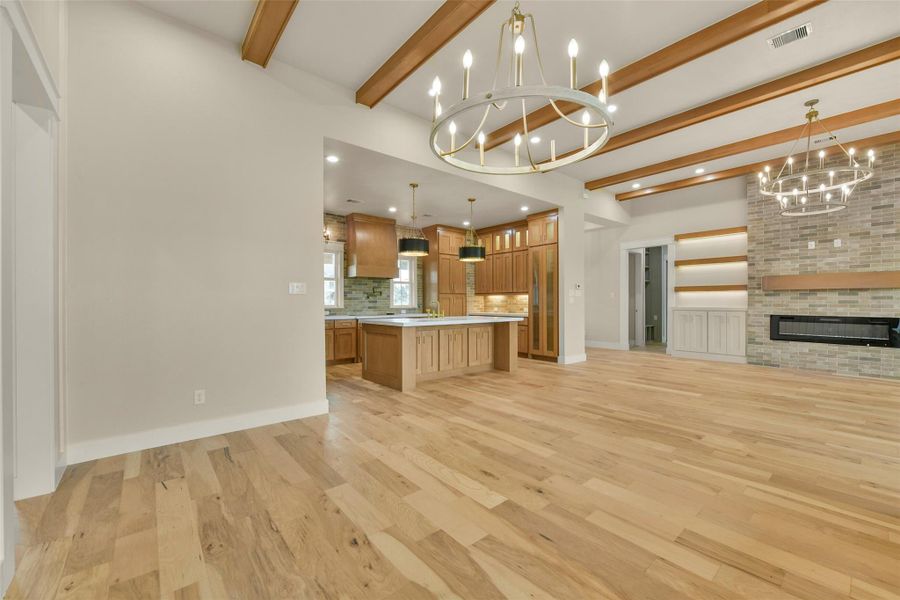 Spacious, unfurnished interior of a new home in , Angleton (Image 11).