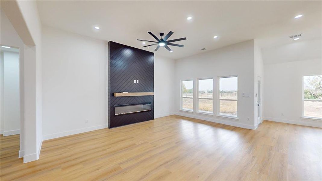 Spacious, unfurnished interior of a new home in , Greenville (Image 16).