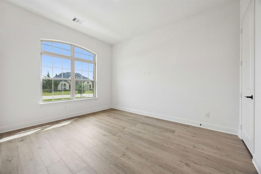 Spacious, unfurnished interior of a new home in Oak Creek Ranch, Midlothian (Image 18). Spacious, unfurnished interior of a new home in Oak Creek Ranch, Midlothian (Image 18).