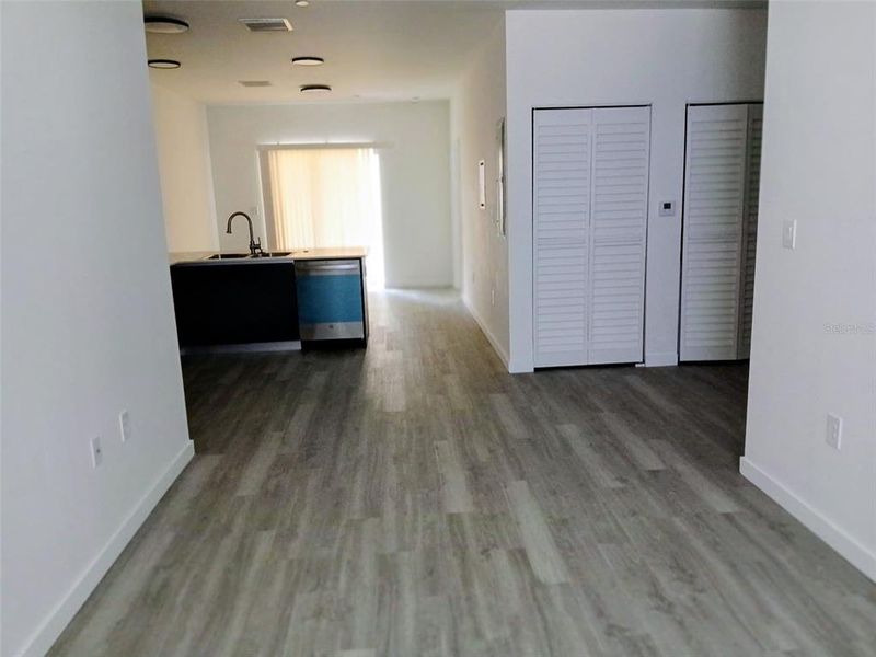 Spacious, unfurnished interior of a new home in , Gainesville (Image 8).