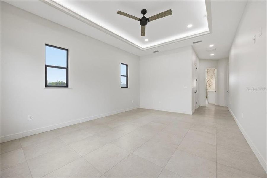 Spacious, unfurnished interior of a new home in , Plant City (Image 17).