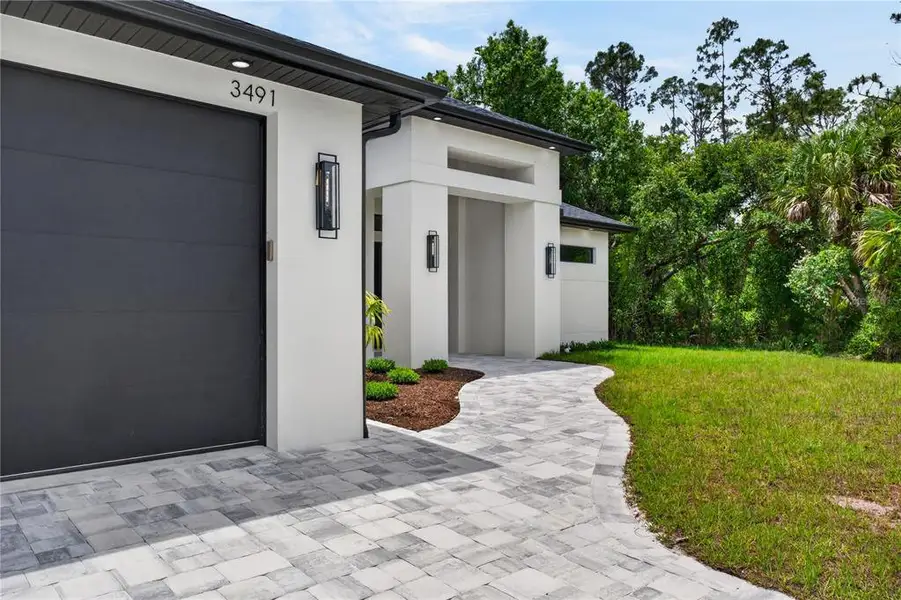 Exterior details and patio area of a home in , North Port (Image 3).