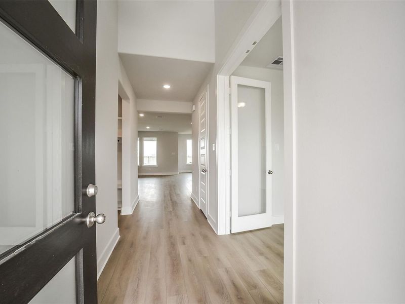 Spacious, unfurnished interior of a new home in Sierra Vista, Rosharon (Image 20).