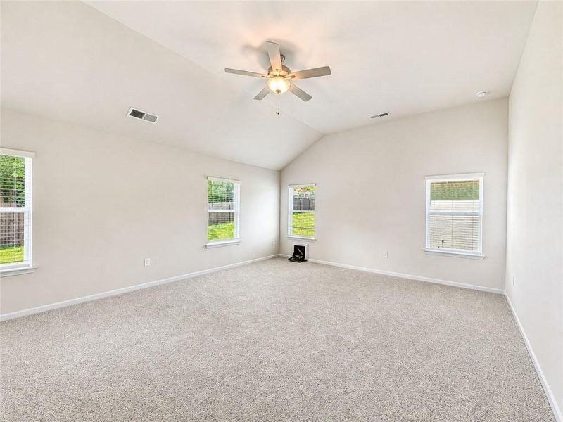Spacious, unfurnished interior of a new home in Stonegate, Atlanta (Image 16).