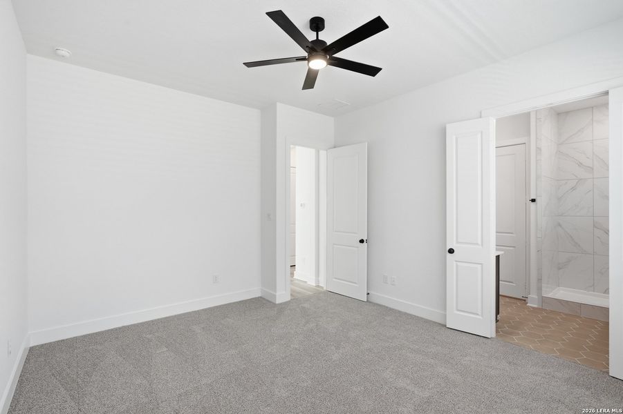 Spacious, unfurnished interior of a new home in Rose Hill, San Antonio (Image 33).