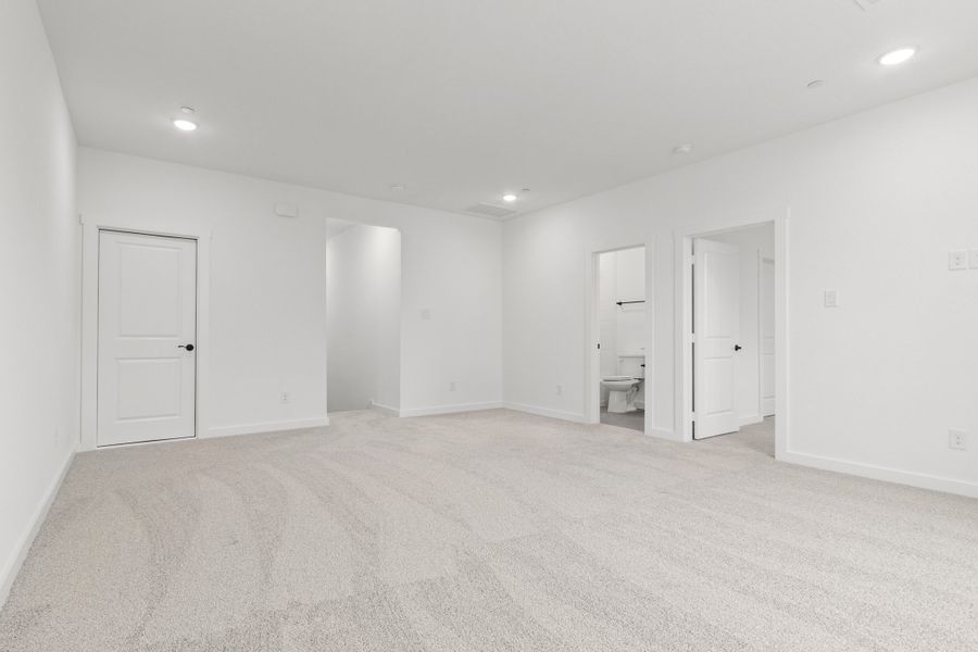 Spacious, unfurnished interior of a new home in Cottonwood Creek, Rowlett (Image 38). Spacious, unfurnished interior of a new home in Cottonwood Creek, Rowlett (Image 38).