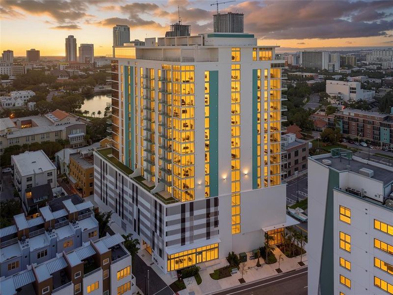 Condo located in St. Petersburg, FL showcasing its design and architecture (Image 3). Condo located in St. Petersburg, FL showcasing its design and architecture (Image 3).