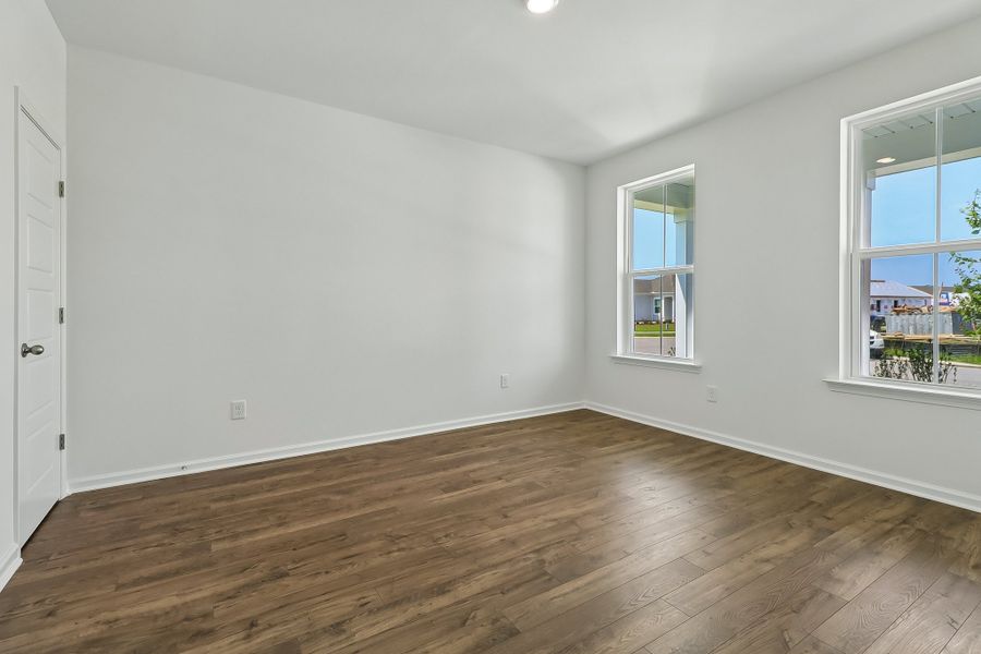 Spacious, unfurnished interior of a new home in Somerset, Myrtle Beach (Image 24).