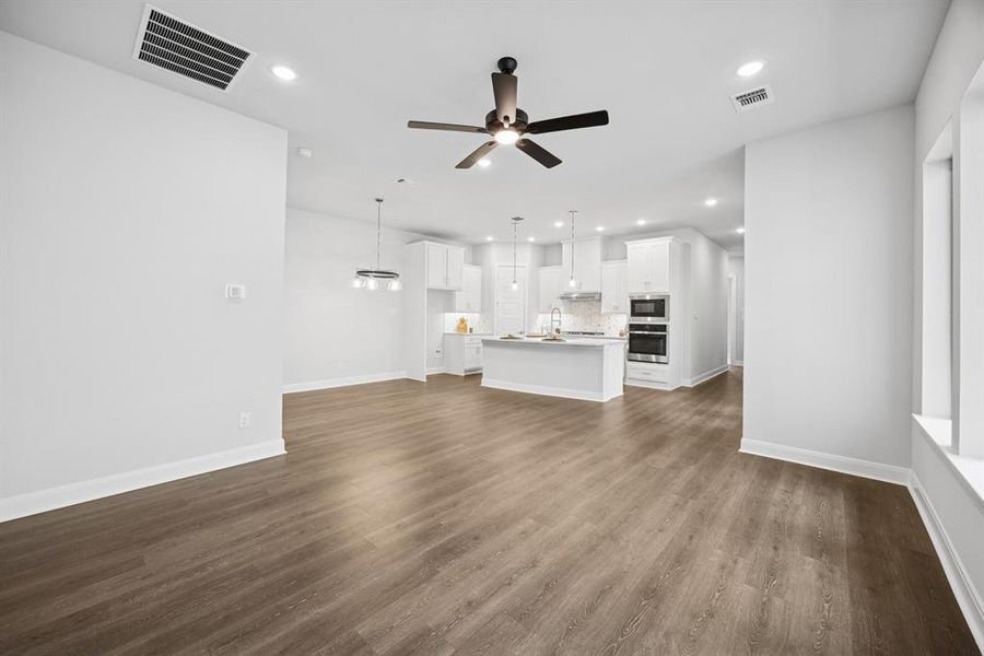 Spacious, unfurnished interior of a new home in The Retreat at Harvest, Argyle (Image 21). Spacious, unfurnished interior of a new home in The Retreat at Harvest, Argyle (Image 21).