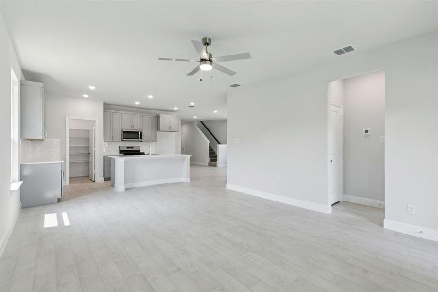 Spacious, unfurnished interior of a new home in Bellagio, Forney (Image 23). Spacious, unfurnished interior of a new home in Bellagio, Forney (Image 23).