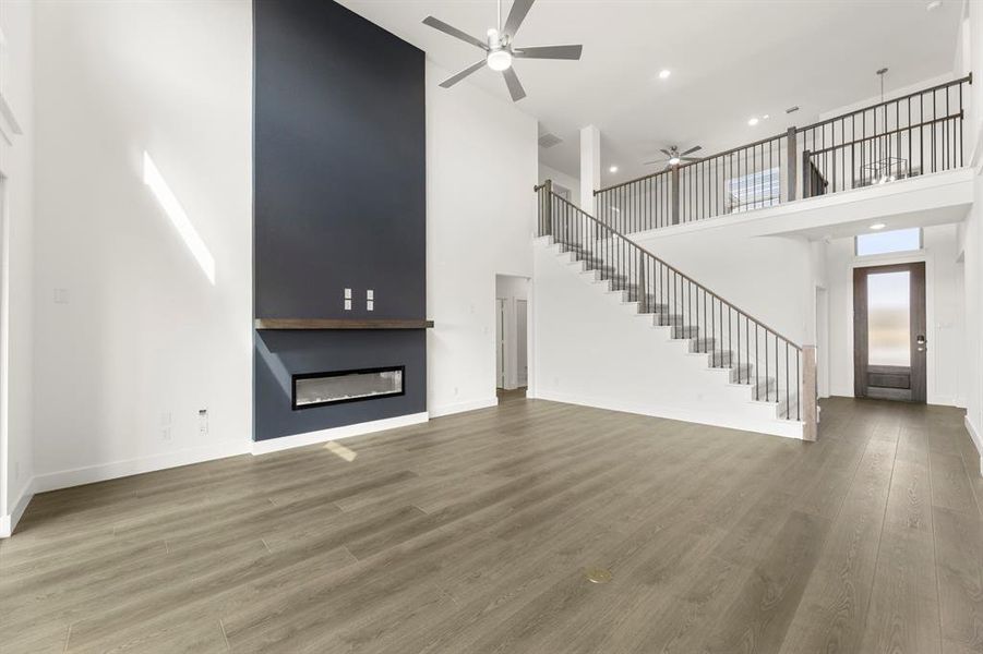 08. 2405 Parkway - Family (2) 08. 2405 Parkway - Family (2)