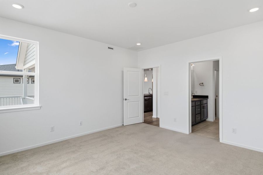 Spacious, unfurnished interior of a new home in Independence, Elizabeth (Image 23).