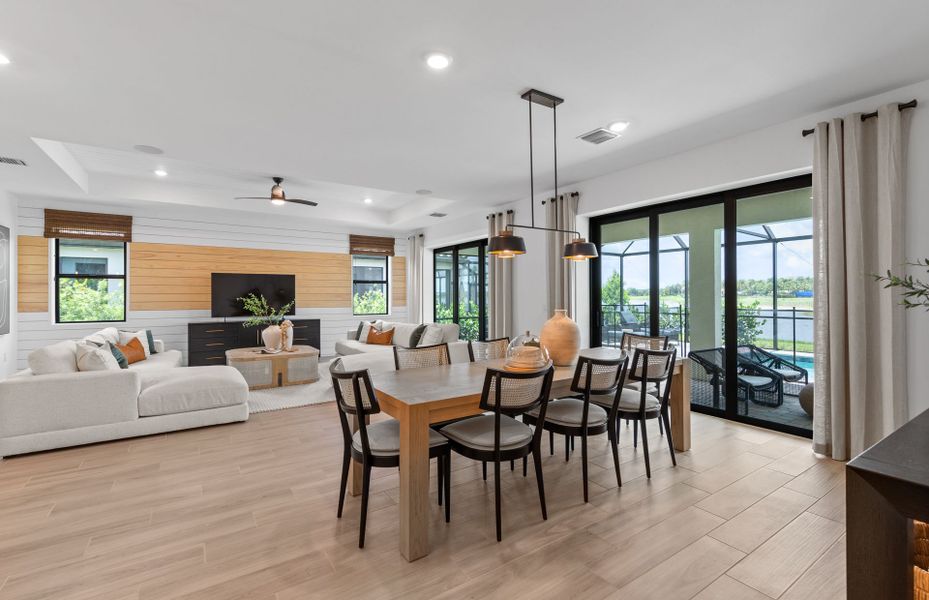 Café-dining area, perfect to host guests